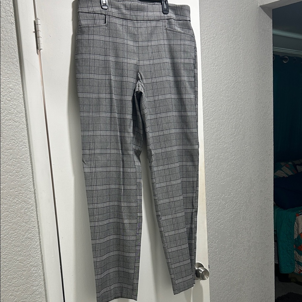 Time and Tru Women's Gray Checkered Trousers